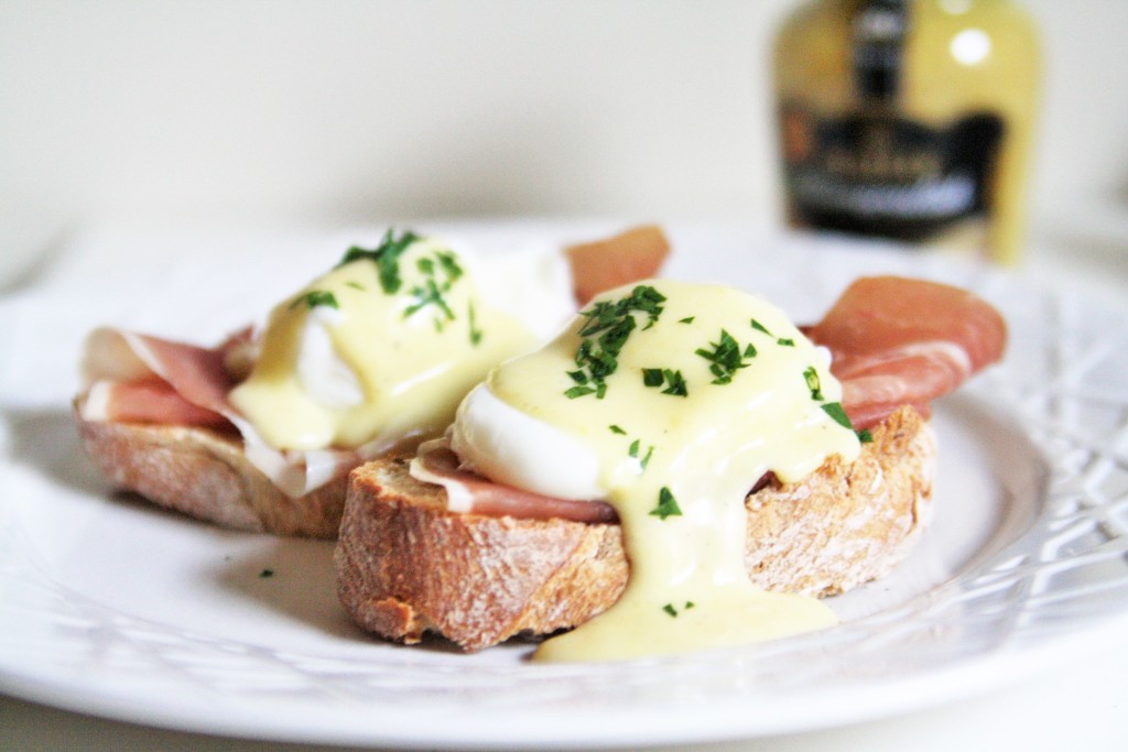 eggs-benedict-horseradish-hollandaise-2