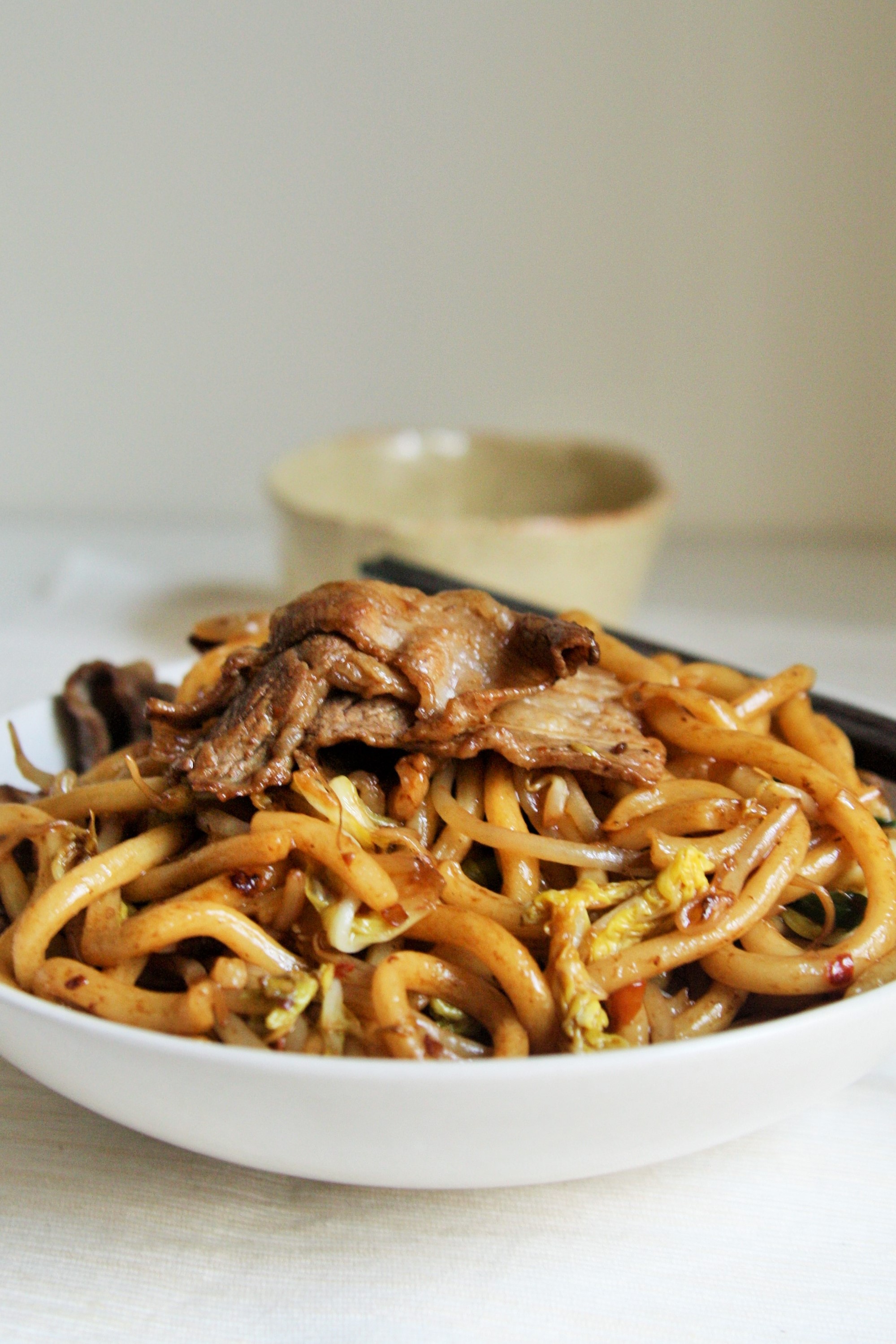 Stir-Fry Beef Udon Noodles {Japanese Yakiudon} - The Tasty 