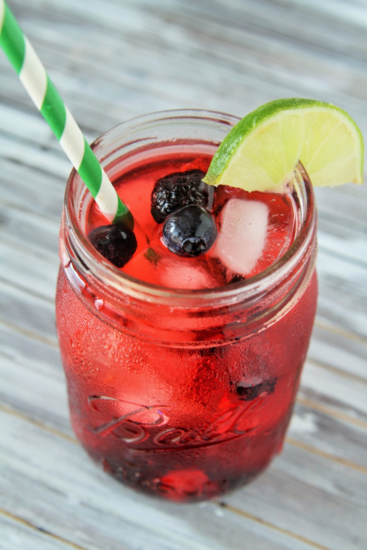 Make this Starbucks favorite, Very Berry Hibiscus Refresher, right at home! It's a light, crisp and thirst-quenching, perfect as a great afternoon pick me up. 