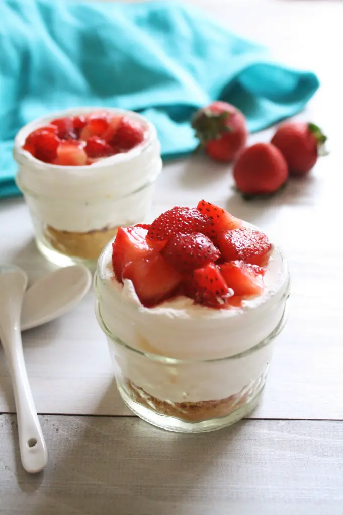 No-Bake-Strawberry-Cheesecake-Cups-3