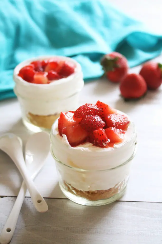 No-Bake-Strawberry-Cheesecake-Cups-5