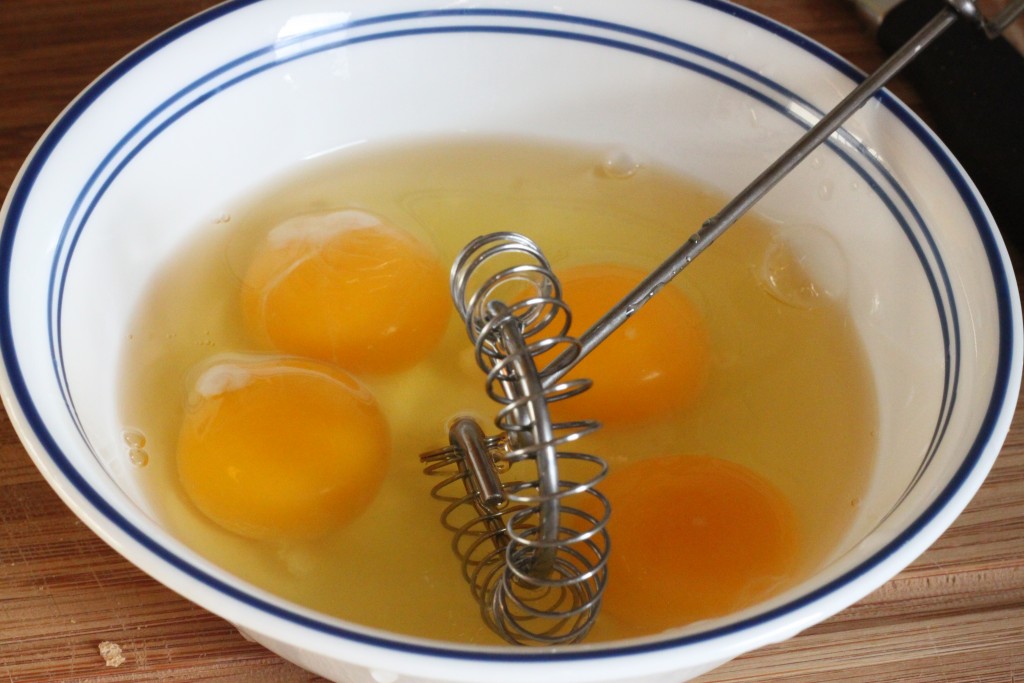 bacon-and-spinach-baked-eggs-in-bread-bowls-3