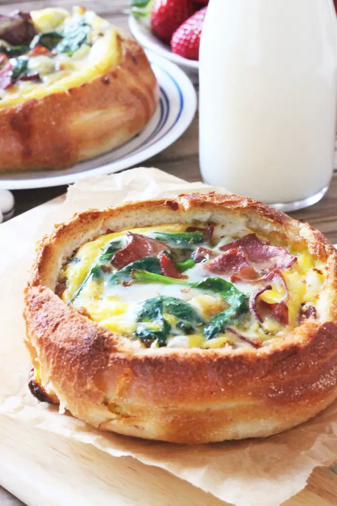 bacon-and-spinach-baked-eggs-in-bread-bowls-5