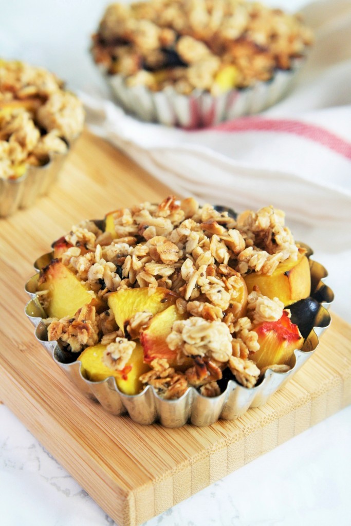 peach-blueberry-crisp-honey-granola-gluten-free-1