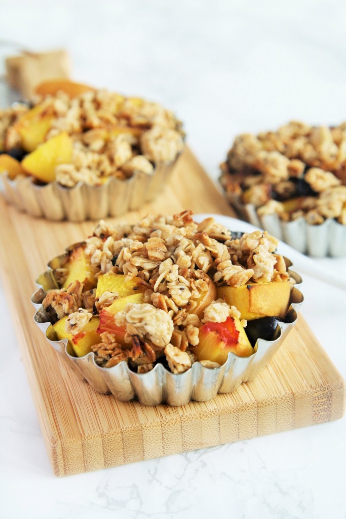 peach-blueberry-crisp-honey-granola-gluten-free-6