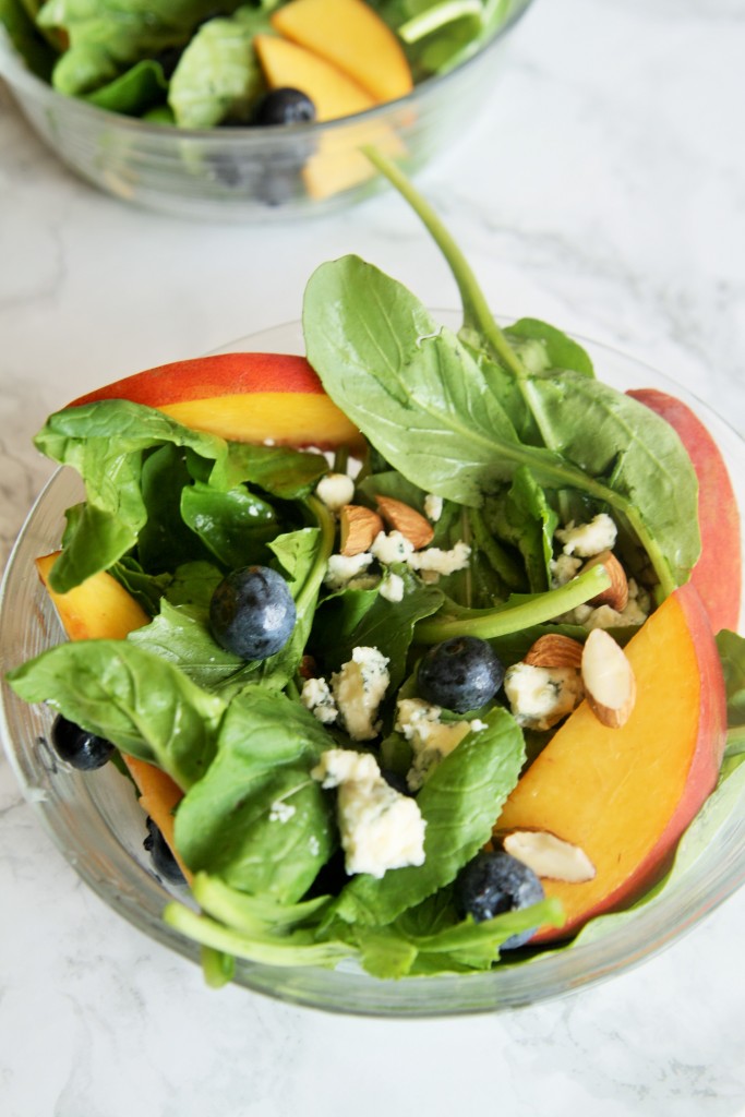 arugula-salad-peach-blueberry-gorgonzola-4