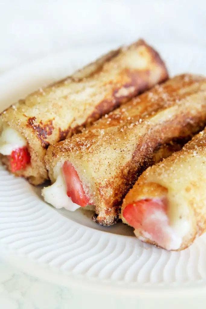 strawberry-cheesecake-french-toast-rollups-1