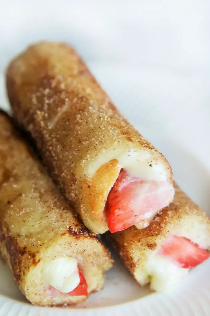 strawberry-cheesecake-french-toast-rollups-3