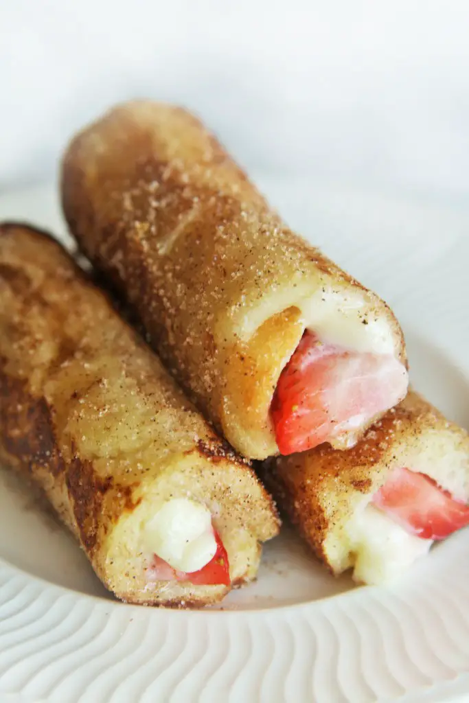 strawberry-cheesecake-french-toast-rollups-4