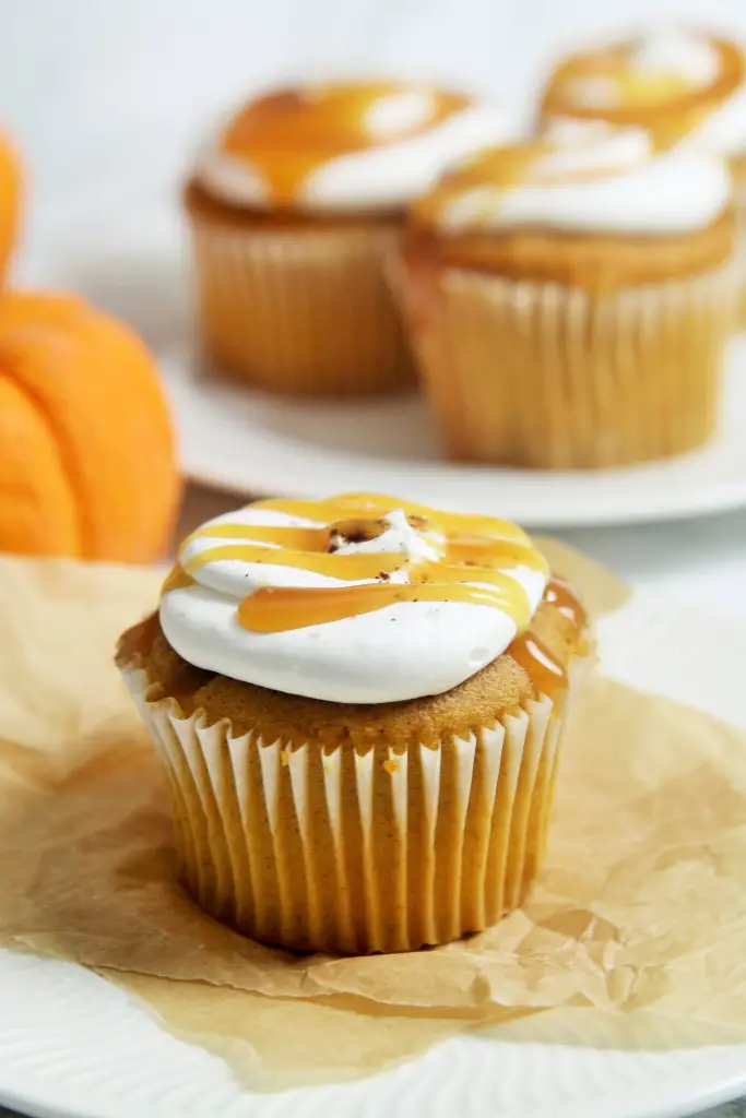 pumpkin-caramel-cupcakes-whipped-mascarpone-frosting-3