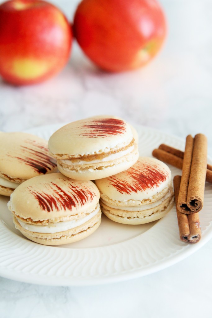 apple-pie-macarons-2