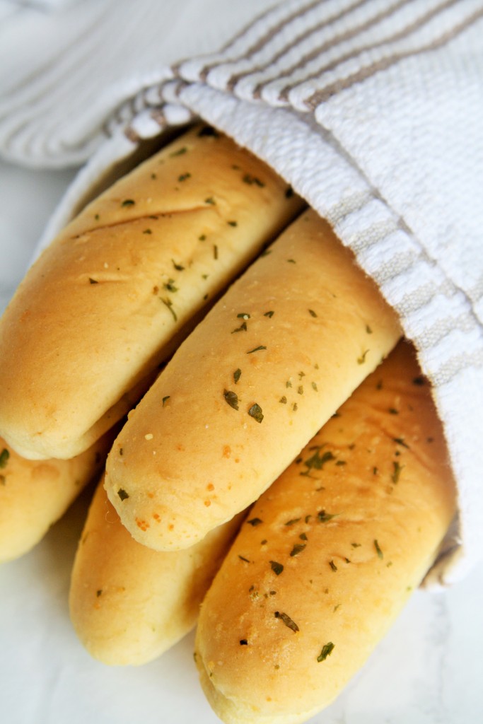 garlic-butter-breadsticks-2