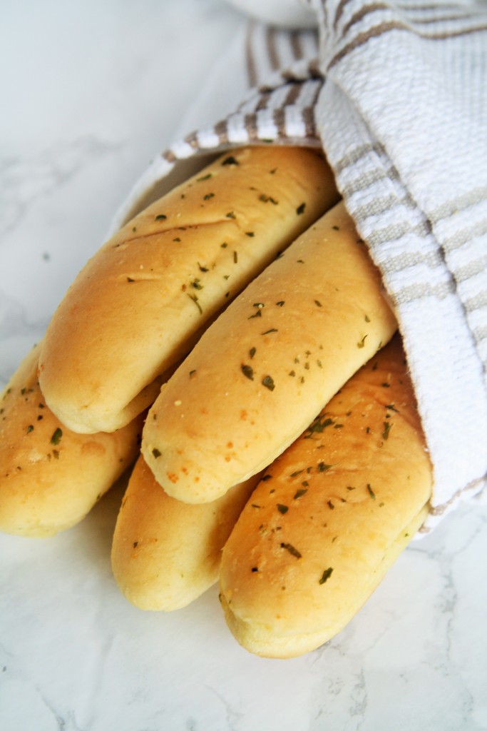 garlic-butter-breadsticks-3