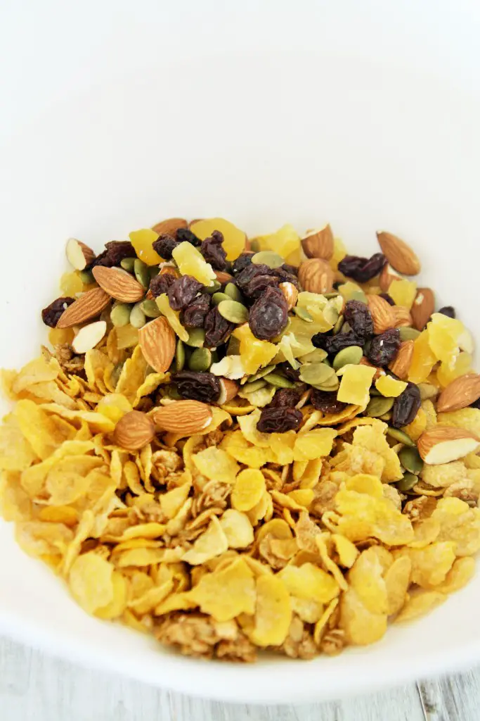 honey-trail-mix-cereal-bars-1
