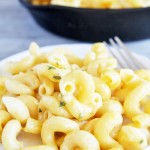 Easy Stovetop Macaroni and Cheese {No Velveeta}