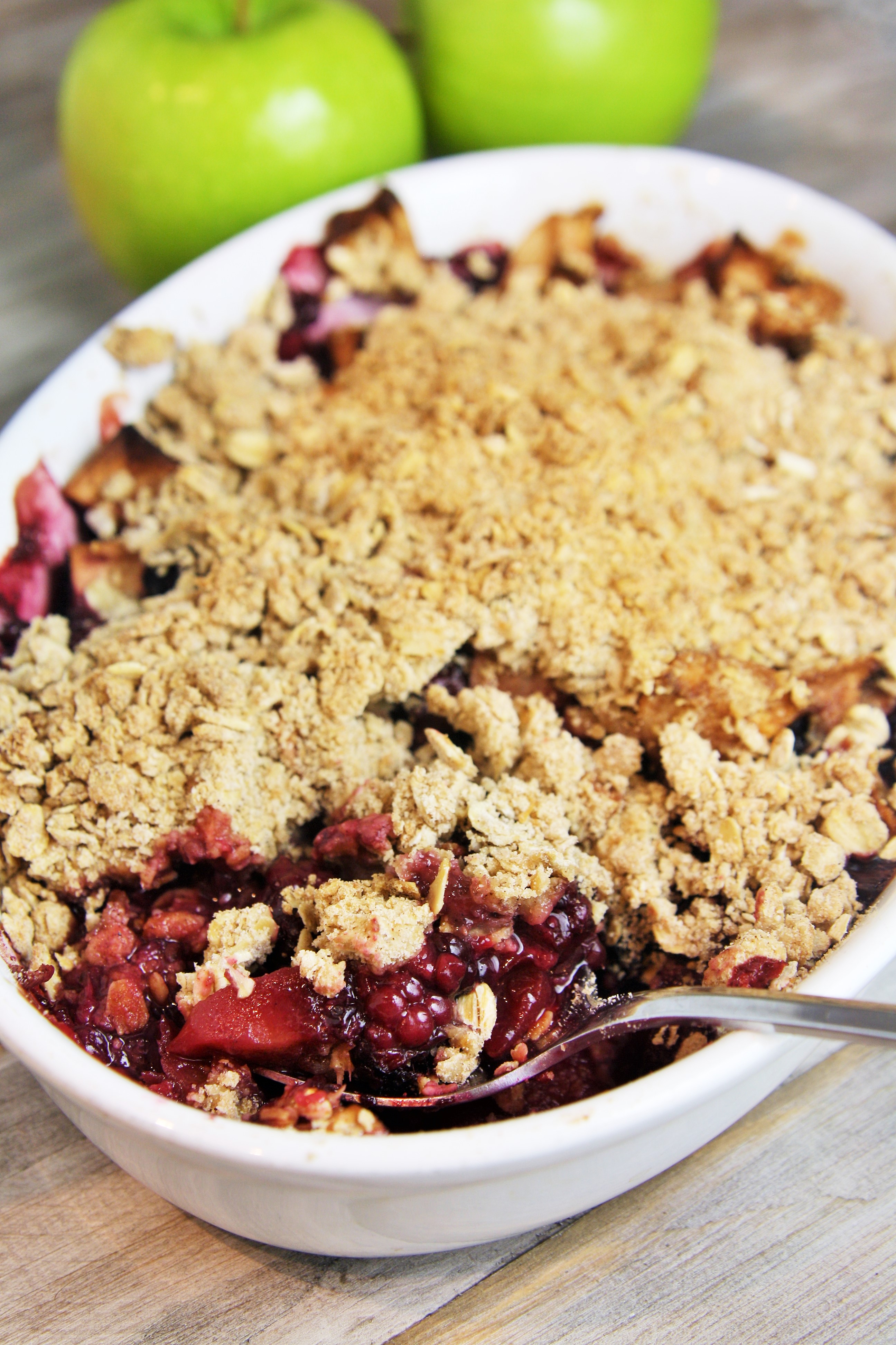 Warm apples and blackberries seasoned with fragrant spices, and topped with crunchy, buttery oat crumb topping. This scrumptious Apple Blackberry Crisp is always a crowd pleasing dessert!