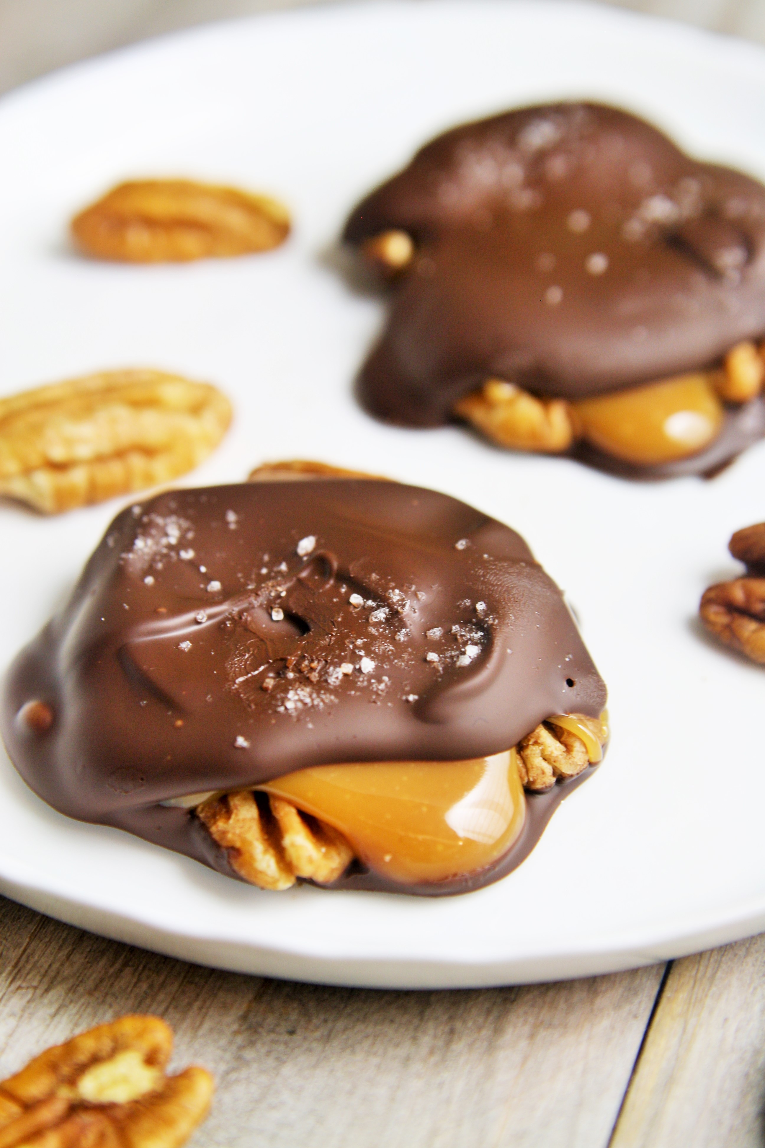 homemade-chocolate-pecan-turtles-1.jpg