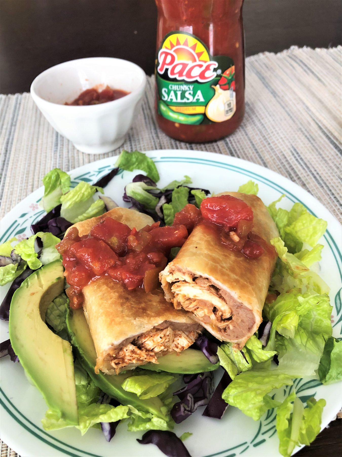 Chimichangas com Hummus Mexicano de Chipotle e Coentro