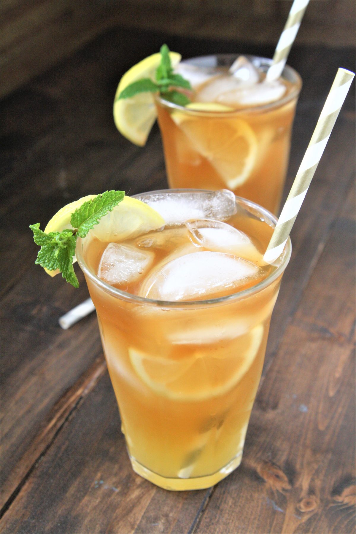 This half iced tea and half lemonade or Arnold Palmer drink recipe combines freshly brewed sweet iced tea with refreshing lemonade for the perfect drink to quench your thirst!