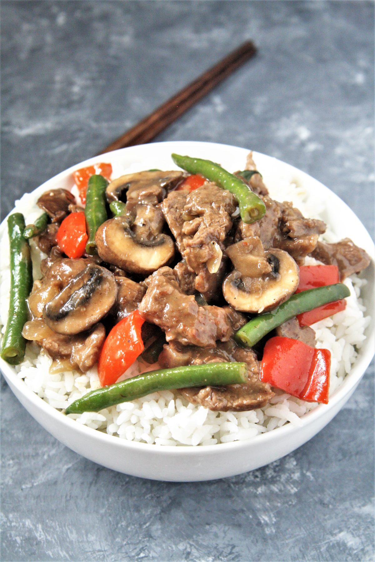 Made in one skillet with big, bold flavors, this Panda Express Copycat Black Pepper Angus Steak recipe is easy and delicious. The perfect weeknight dinner that is ready to be enjoyed in 15 minutes