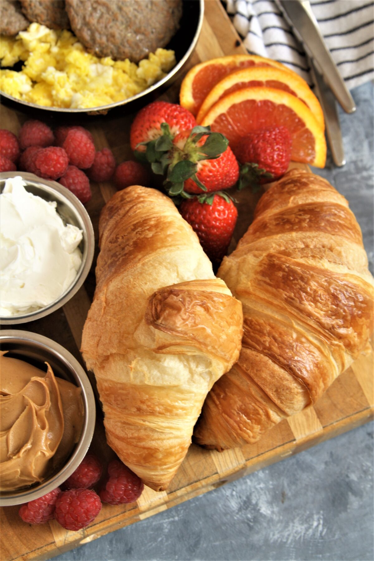 Take your next breakfast or weekend brunch to the next level and serve this fun, delicious, and beautiful breakfast grazing board with a variety of favorite breakfast foods.