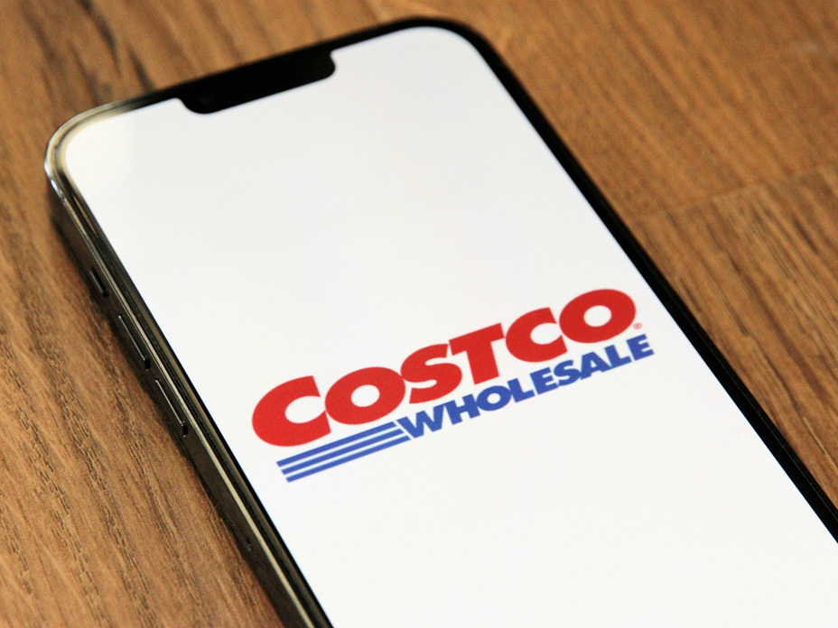 Discover the best hack to order a whole Costco pizza ahead of time, skip the main store line, and enjoy your favorite food court pizzas quickly.