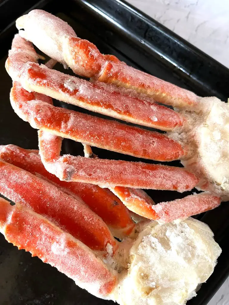 Master the art of cooking, serving, and storing crab legs with our ultimate guide! Whether you're a seasoned seafood lover or a newbie, dive into tips, tricks, and mouthwatering recipes for unforgettable crab feasts