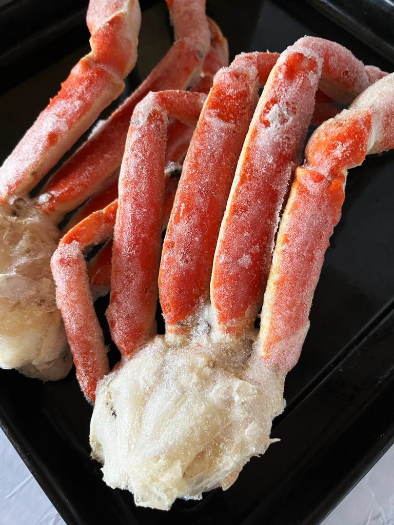 Master the art of cooking, serving, and storing crab legs with our ultimate guide! Whether you're a seasoned seafood lover or a newbie, dive into tips, tricks, and mouthwatering recipes for unforgettable crab feasts