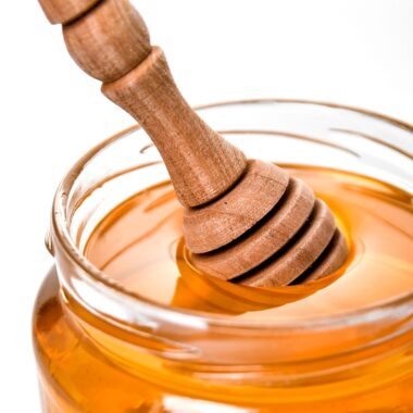 Discover the differences between Kirkland Wildflower Honey and raw honey at Costco to choose the best option for taste, quality, and health.