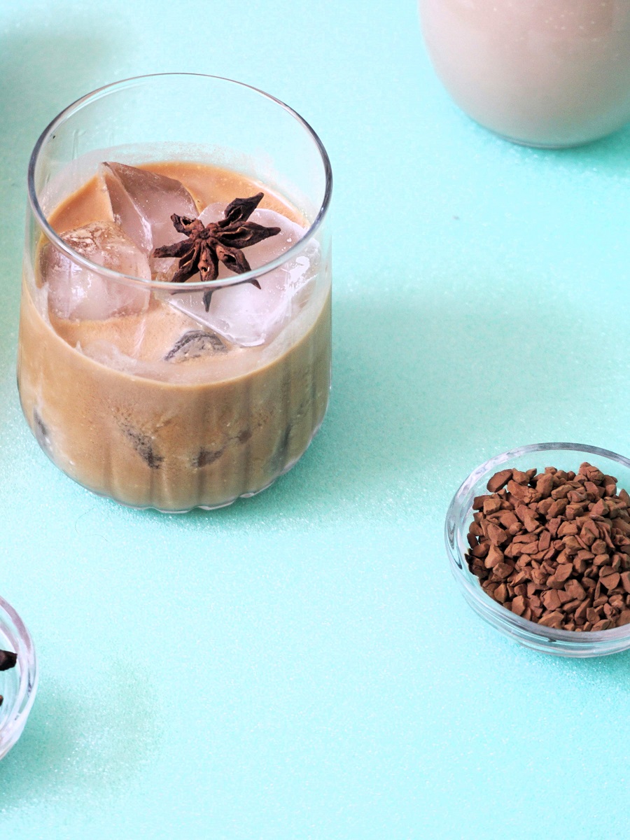 Wondering if Baileys Original Irish Cream contains coffee? Learn about the ingredients in this popular liqueur, its perfect pairing with coffee cocktails, and how Baileys enhances drinks like Irish coffee, Baileys mocha martinis, and more!