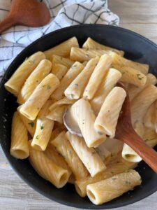 This easy Hello Fresh Cream Sauce Base recipe is a versatile, creamy base that can elevate a variety of dishes with simple ingredients and delicious flavor.
