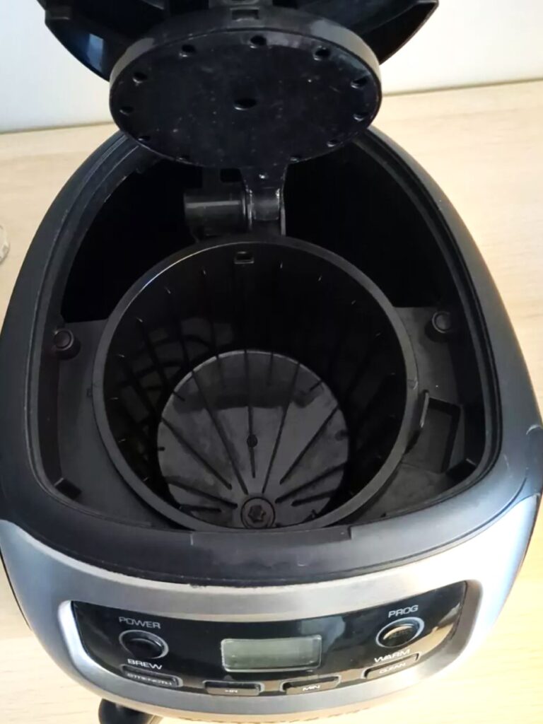 How to Clean a Farberware Coffee Maker (Descaling Tips) - The Tasty Bite