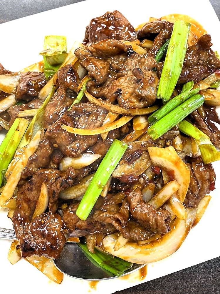 Learn the key differences between Szechuan Beef and Mongolian Beef in flavor, ingredients, spice level, and origin. Find out which dish suits your taste with detailed recipes and tips.