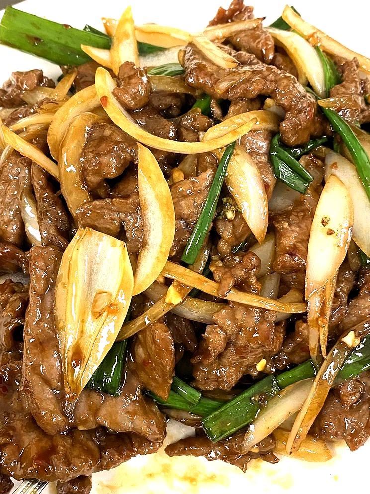 Learn the key differences between Szechuan Beef and Mongolian Beef in flavor, ingredients, spice level, and origin. Find out which dish suits your taste with detailed recipes and tips.