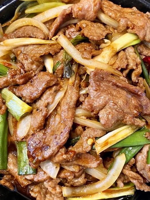 Learn the key differences between Szechuan Beef and Mongolian Beef in flavor, ingredients, spice level, and origin. Find out which dish suits your taste with detailed recipes and tips.