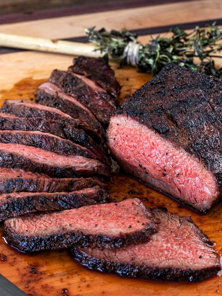 Learn how to smoke the perfect tri-tip roast in a Masterbuilt smoker! Follow our easy step-by-step recipe for juicy, tender smoked tri-tip with a flavorful crust using the reverse sear method.