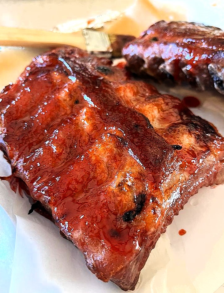 Follow the 3-2-1 method for the best smoked pork ribs recipe in your Masterbuilt smoker! Juicy, tender, and flavorful baby back ribs, spare ribs, or St. Louis style ribs, this recipe is perfect for beginners!
