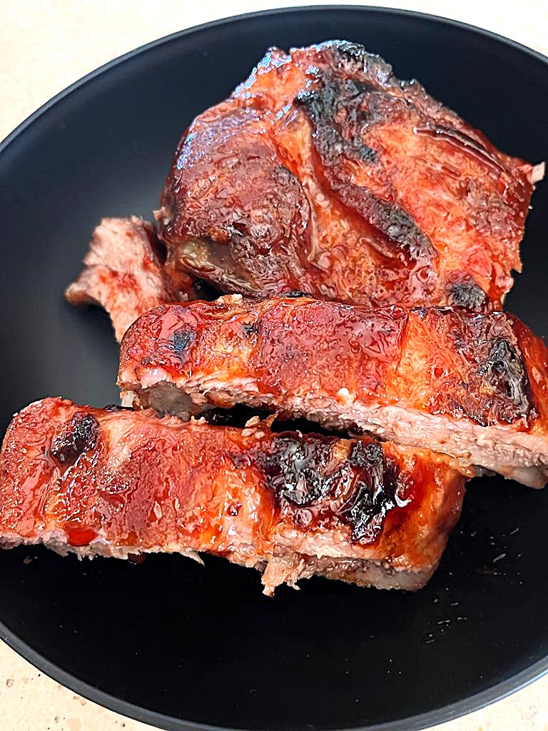 Follow the 3-2-1 method for the best smoked pork ribs recipe in your Masterbuilt smoker! Juicy, tender, and flavorful baby back ribs, spare ribs, or St. Louis style ribs, this recipe is perfect for beginners!