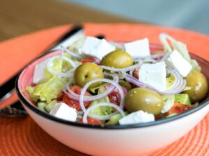 Discover the differences between Gorgonzola and Feta cheeses. Gorgonzola, a creamy, tangy blue cheese, contrasts with Feta’s milder, crumbly texture. Learn about their milk sources, flavors, aging processes, and best uses to choose the perfect cheese for your dish.