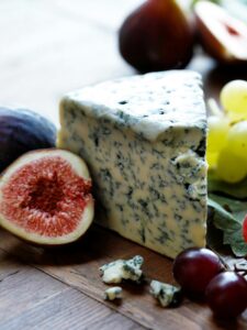 Discover the differences between Gorgonzola and Feta cheeses. Gorgonzola, a creamy, tangy blue cheese, contrasts with Feta’s milder, crumbly texture. Learn about their milk sources, flavors, aging processes, and best uses to choose the perfect cheese for your dish.