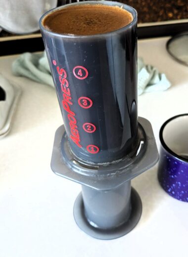 Learn how to brew the perfect cup of coffee with the inverted Aeropress method. This brew guide covers everything from grind size to water temperature, offering simple steps for beginners and coffee enthusiasts alike.