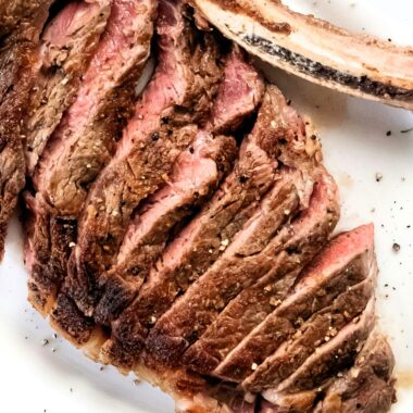 Learn how to cook the perfect steak on a George Foreman grill with this step-by-step guide. From choosing the right cut of steak to grilling tips and cooking times, get the best results for a delicious, juicy steak every time!