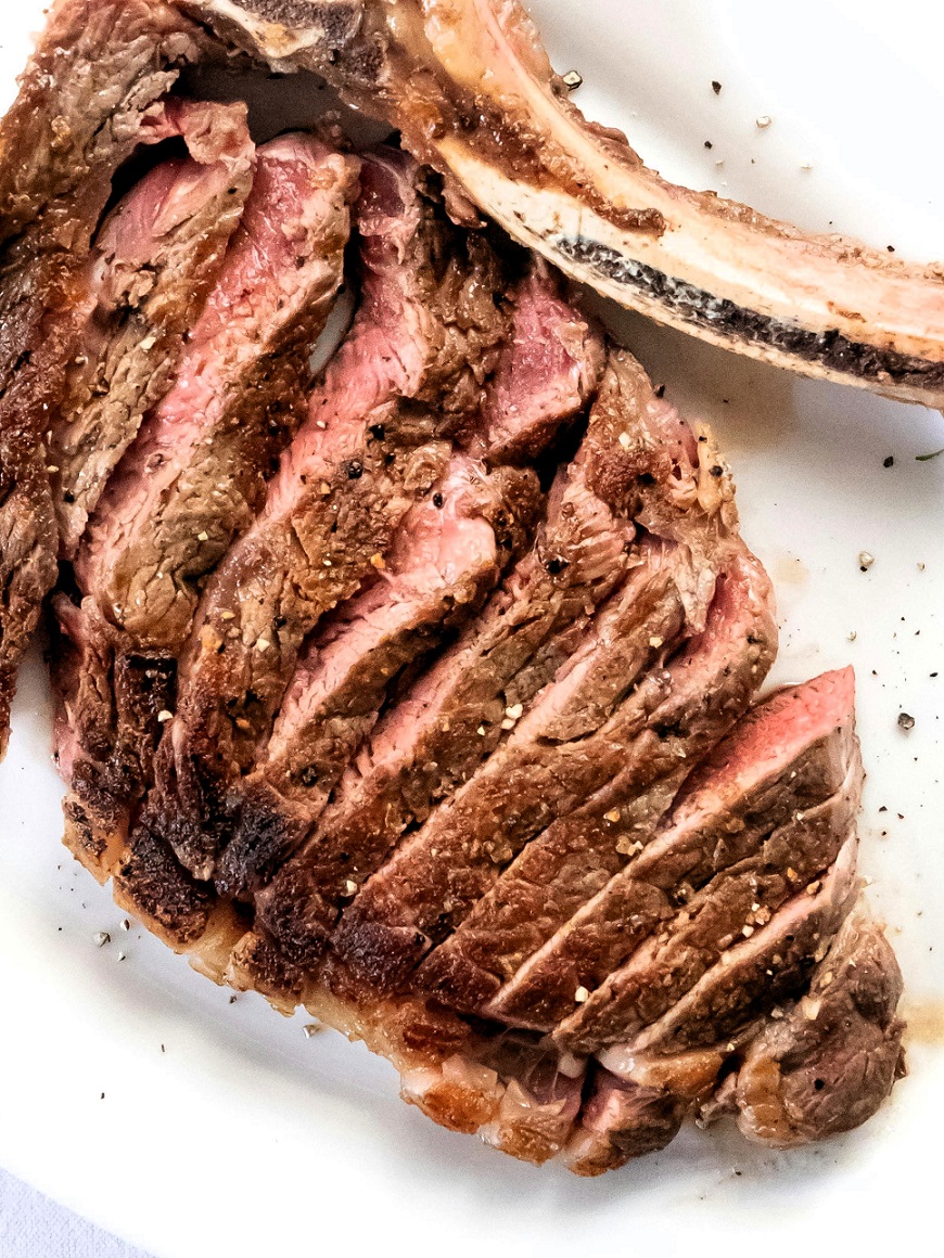 Learn how to cook the perfect steak on a George Foreman grill with this step-by-step guide. From choosing the right cut of steak to grilling tips and cooking times, get the best results for a delicious, juicy steak every time!