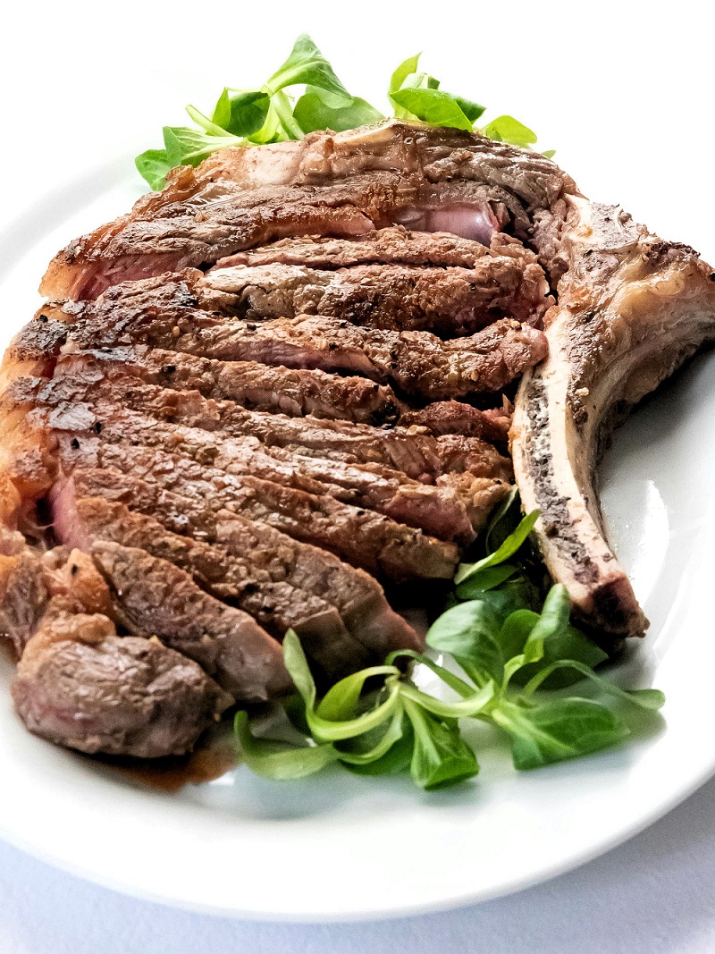 Learn how to cook the perfect steak on a George Foreman grill with this step-by-step guide. From choosing the right cut of steak to grilling tips and cooking times, get the best results for a delicious, juicy steak every time!