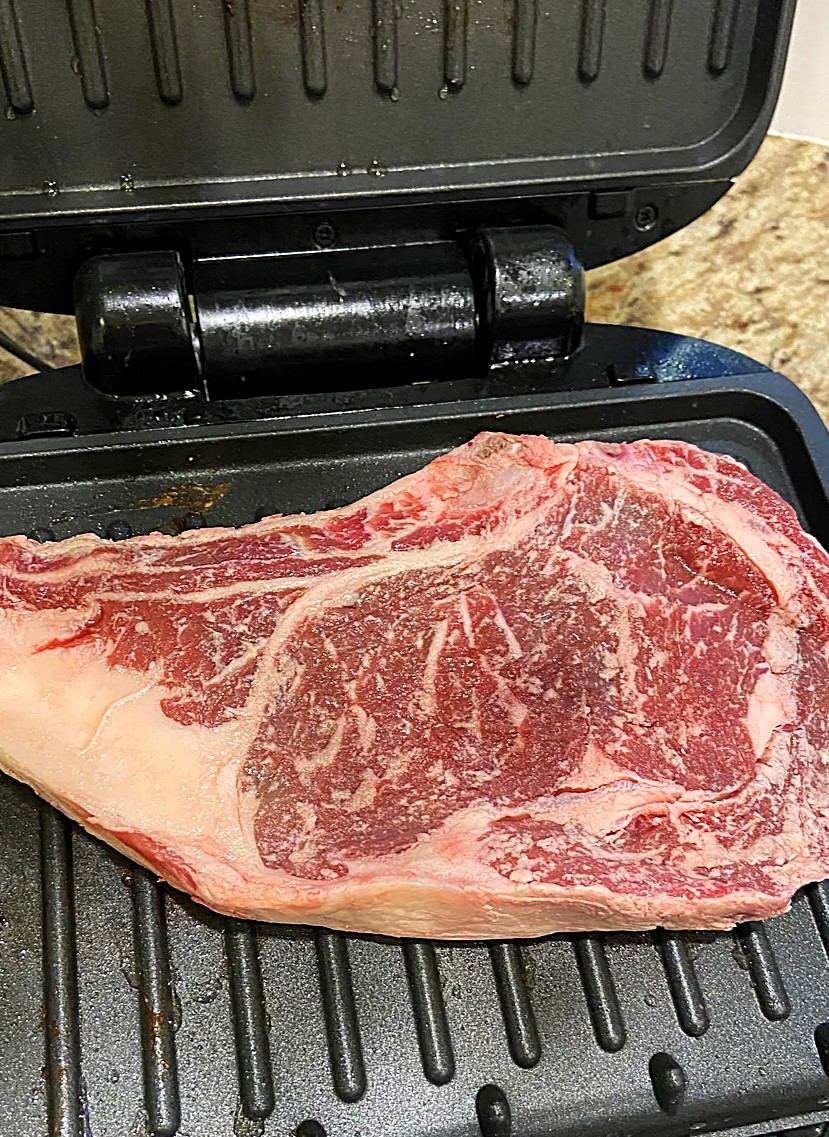 Learn how to cook the perfect steak on a George Foreman grill with this step-by-step guide. From choosing the right cut of steak to grilling tips and cooking times, get the best results for a delicious, juicy steak every time!