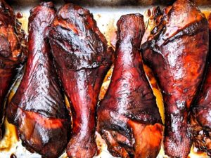 Here are the best methods to reheat smoked turkey legs and enjoy juicy, flavorful meat every time. From oven reheating to using an Instant Pot or slow cooker, discover easy and effective techniques to warm up pre-smoked turkey legs with crispy skin and tender meat.