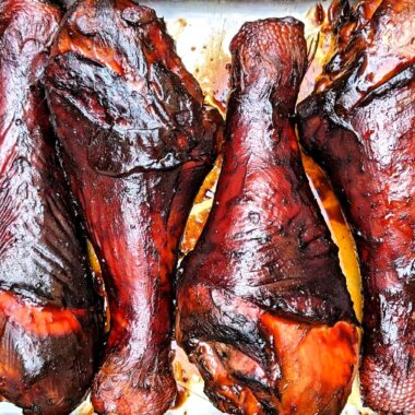 Here are the best methods to reheat smoked turkey legs and enjoy juicy, flavorful meat every time. From oven reheating to using an Instant Pot or slow cooker, discover easy and effective techniques to warm up pre-smoked turkey legs with crispy skin and tender meat.