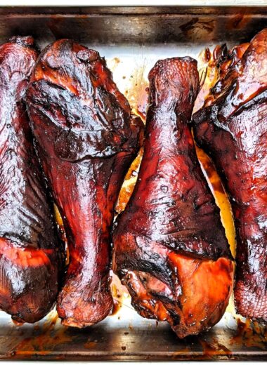 Here are the best methods to reheat smoked turkey legs and enjoy juicy, flavorful meat every time. From oven reheating to using an Instant Pot or slow cooker, discover easy and effective techniques to warm up pre-smoked turkey legs with crispy skin and tender meat.