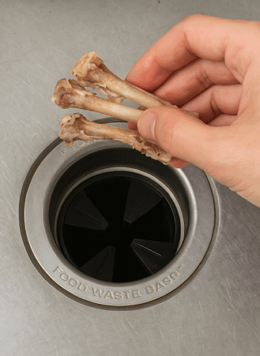 Wondering if you can put chicken bones in the garbage disposal? Learn what’s safe for your garbage disposal unit, what to avoid, and the best ways to prevent clogs and protect your kitchen plumbing system.