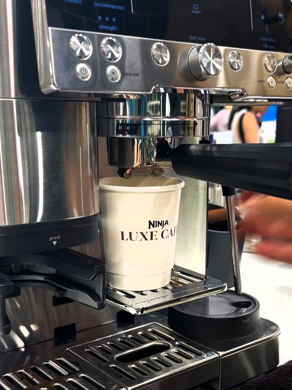 Discover the 2025 Ninja Luxe Café 3-in-1 Coffee Machine in this review. From barista assist technology to rapid cold brew, find out if this smart coffee system delivers café-quality drinks at home.&nbsp;